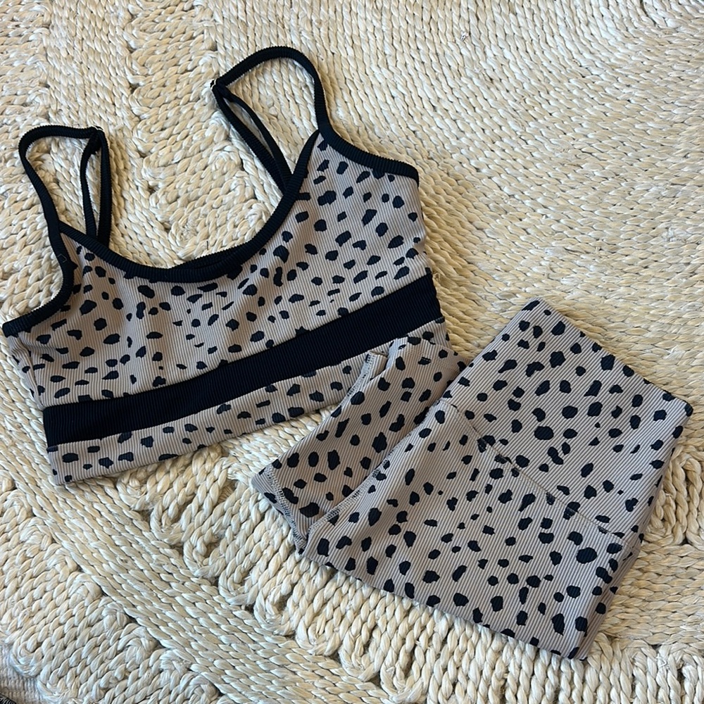 Beach riot spotted workout set